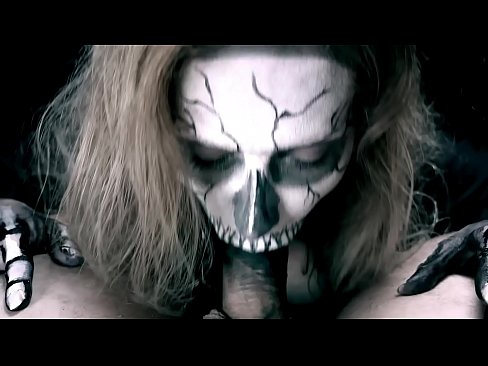 ❤️ Demon nga babaye nga nagsuso sa manok uban sa iyang itom nga baba ug gilamoy cum. ️ Porno sa amon